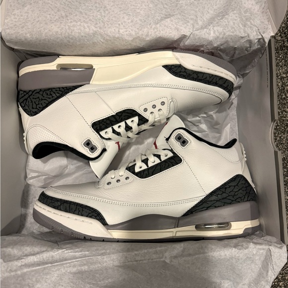 AIR JORDAN 3 RETRO
SUMMIT WHITE/FIRE RED - Picture 6 of 7